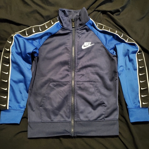 Toddlers Nike Jacket (size Medium 5/6) - Picture 1 of 5